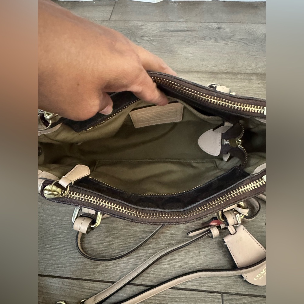 Coach Signature Peyton Brown and Tan shoulder bag - Picture 6 of 12